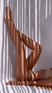 Yasmin Brunet feet photo thumbnail