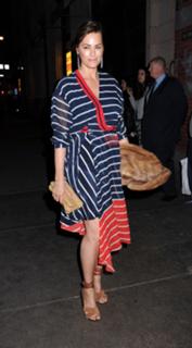 Yasmin Le Bon feet photo 17