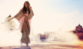 Yasmin Le Bon feet photo 1