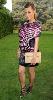 Yasmin Le Bon feet photo 9
