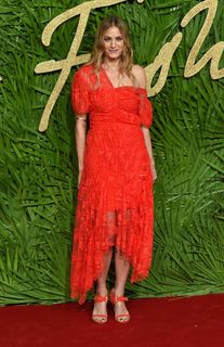 Yasmin Le Bon feet photo 10