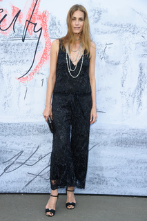 Yasmin Le Bon feet photo 5