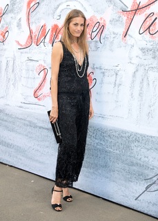 Yasmin Le Bon feet photo 3