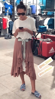 Yasmin Raeis feet photo thumbnail