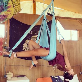 Yasmin Raeis feet photo thumbnail