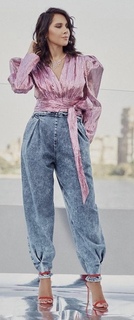 Yasmin Raeis feet photo thumbnail