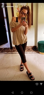 Yasmin Raeis feet photo thumbnail