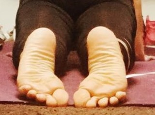 Yasmine Al Massri feet photo 4