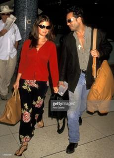 Yasmine Bleeth feet photo thumbnail