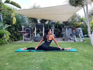 Yasmine Sabry feet photo thumbnail