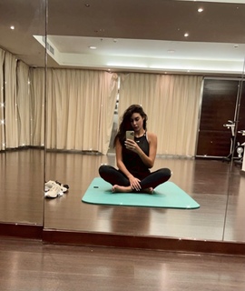 Yasmine Sabry feet photo thumbnail