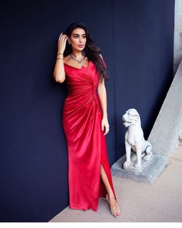 Yasmine Sabry feet photo thumbnail
