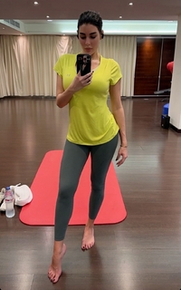 Yasmine Sabry feet photo thumbnail