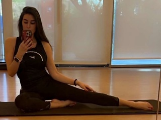 Yasmine Sabry feet photo thumbnail