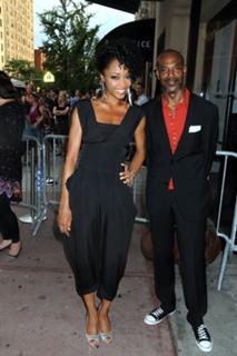 Yaya DaCosta feet photo thumbnail
