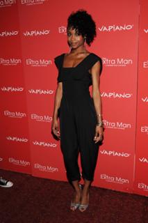Yaya DaCosta feet photo thumbnail