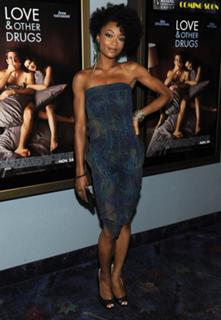 Yaya DaCosta feet photo thumbnail