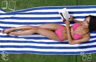 Yaya DaCosta feet photo thumbnail