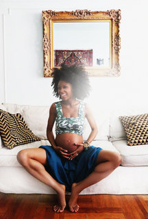 Yaya DaCosta feet photo thumbnail