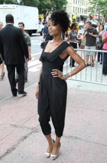 Yaya DaCosta feet photo thumbnail