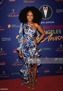 Yaya DaCosta feet photo thumbnail