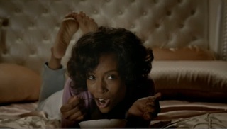 Yaya DaCosta feet photo thumbnail