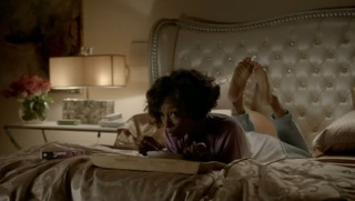 Yaya DaCosta feet photo thumbnail