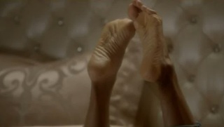 Yaya DaCosta feet photo thumbnail