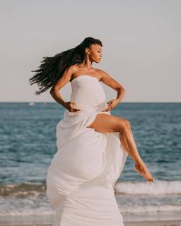 Yaya DaCosta feet photo thumbnail