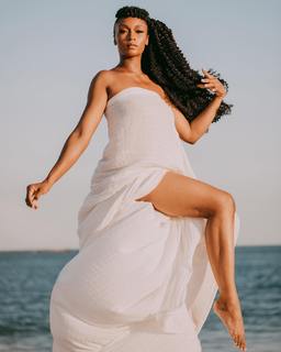 Yaya DaCosta feet photo thumbnail