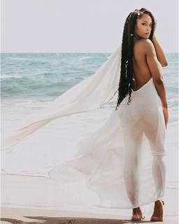 Yaya DaCosta feet photo thumbnail