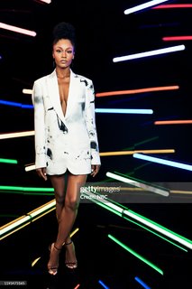 Yaya DaCosta feet photo thumbnail