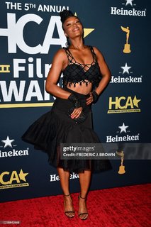 Yaya DaCosta feet photo thumbnail