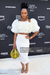 Yaya DaCosta feet photo thumbnail