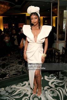 Yaya DaCosta feet photo thumbnail