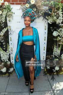 Yaya DaCosta feet photo thumbnail
