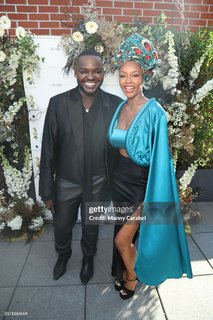 Yaya DaCosta feet photo thumbnail