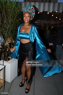 Yaya DaCosta feet photo thumbnail