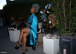 Yaya DaCosta feet photo thumbnail