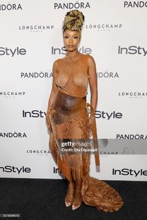 Yaya DaCosta feet photo thumbnail