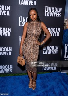 Yaya DaCosta feet photo thumbnail