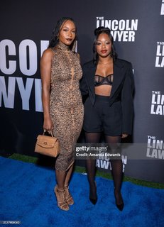 Yaya DaCosta feet photo thumbnail