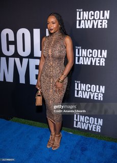 Yaya DaCosta feet photo thumbnail