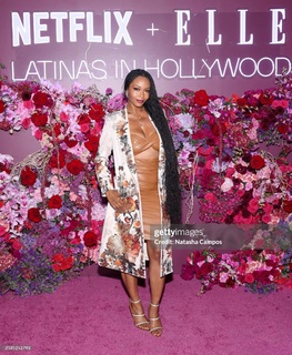 Yaya DaCosta feet photo thumbnail