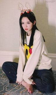 Ye Zhou feet photo 14