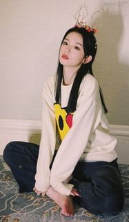Ye Zhou feet photo 12