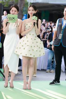 Ye Zhou feet photo 3
