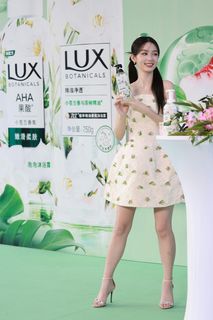 Ye Zhou feet photo 20