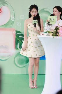 Ye Zhou feet photo 18