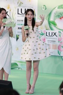 Ye Zhou feet photo 16